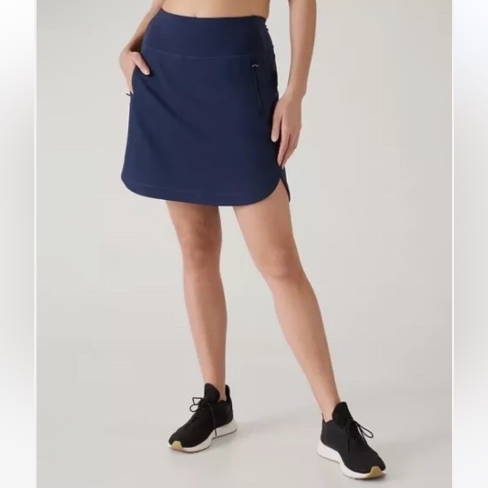Like New ATHLETA Fairway Golf Skort 18” in Navy Blue Size Women’s Large